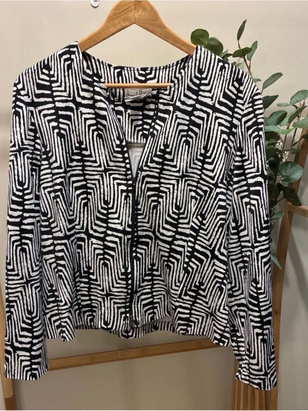 Joseph Ribkoff Black & White Geometric Button-Down Jacket